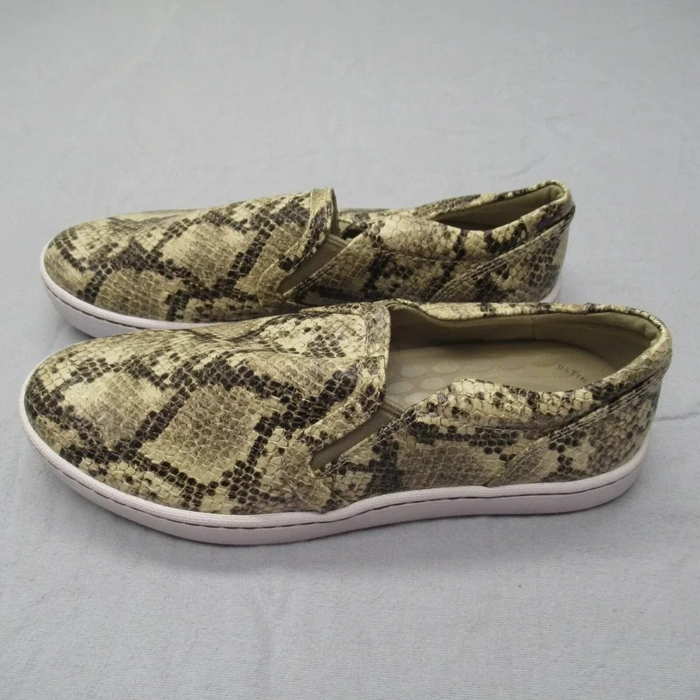 Clarks Shoes Womens 7 M Snake Print Twin Gore Slip On Comfort Casual Sneakers